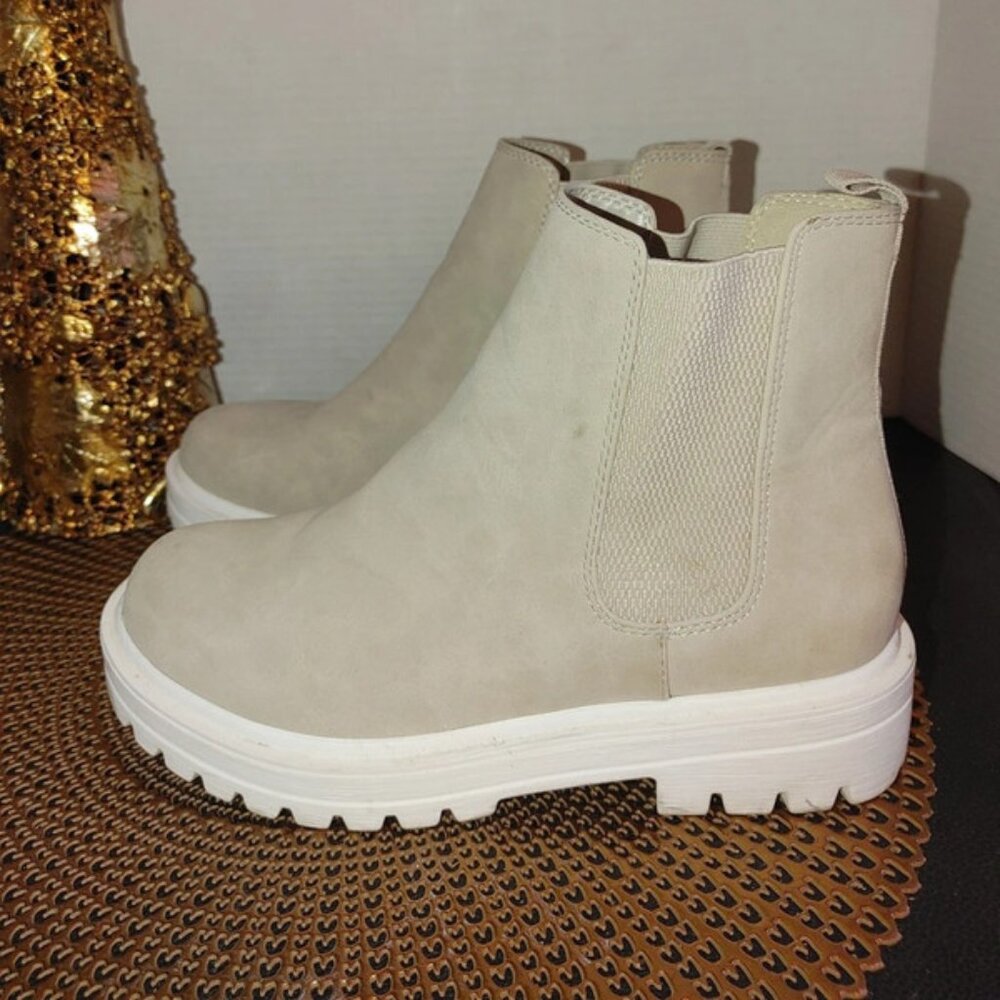 Boots Size 8